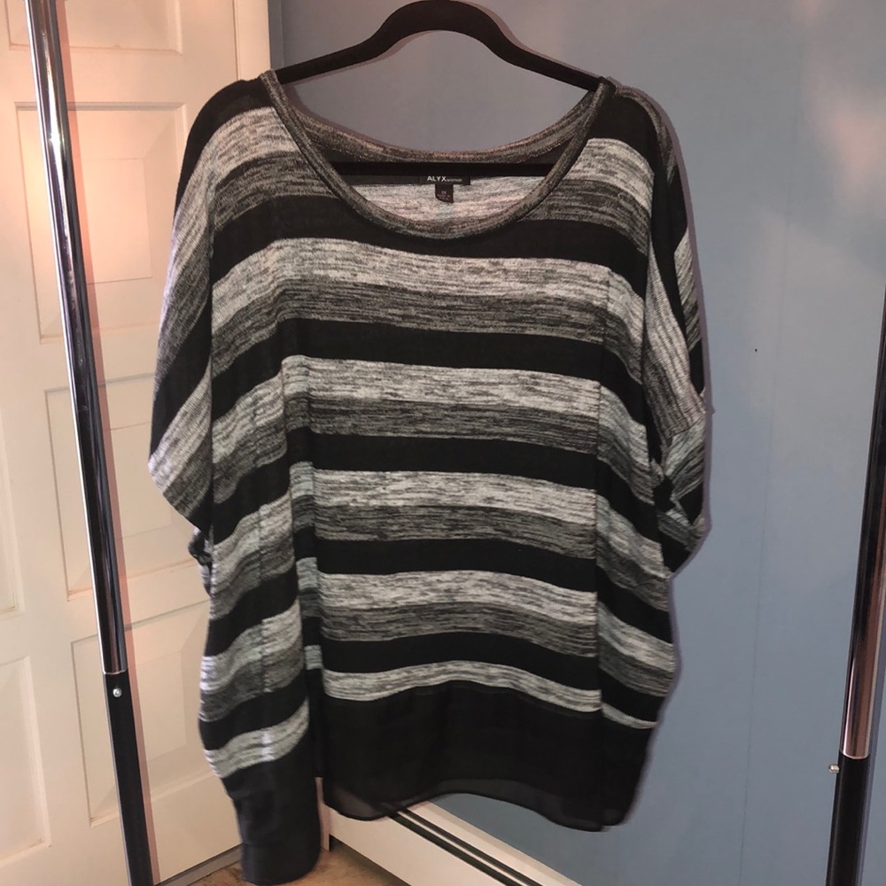 Thin sweater- Short Sleeve